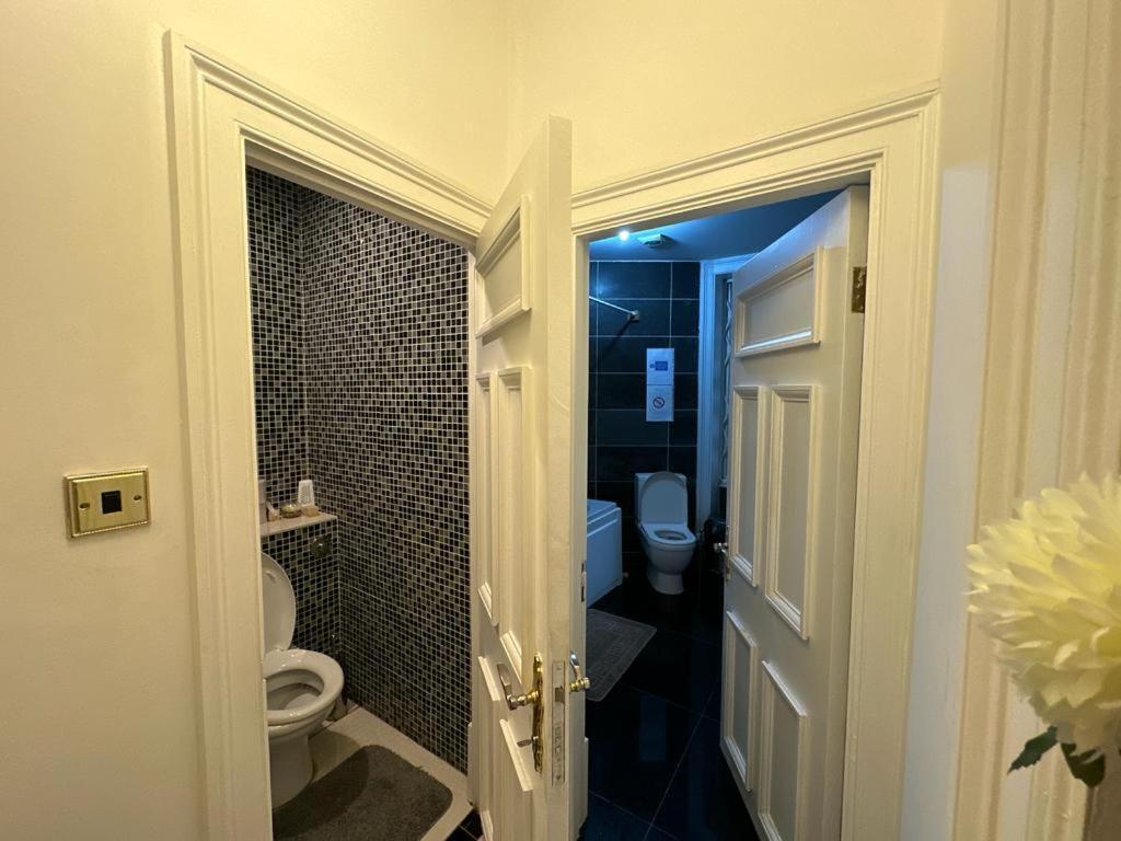 Gazde/Camere de închiriat 1 Step To Station! Double In Marylebone&paddington, , #room Name Is Tokyo#