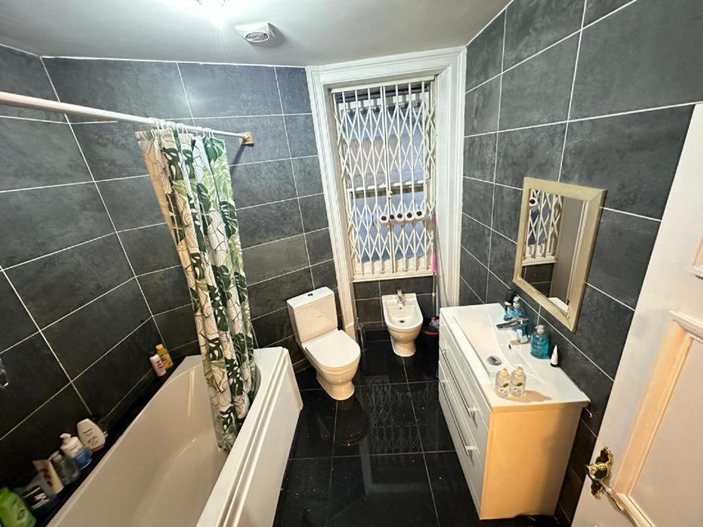 Gazde/Camere de închiriat 1 Step To Station! Double In Marylebone&paddington, , #room Name Is Tokyo# *