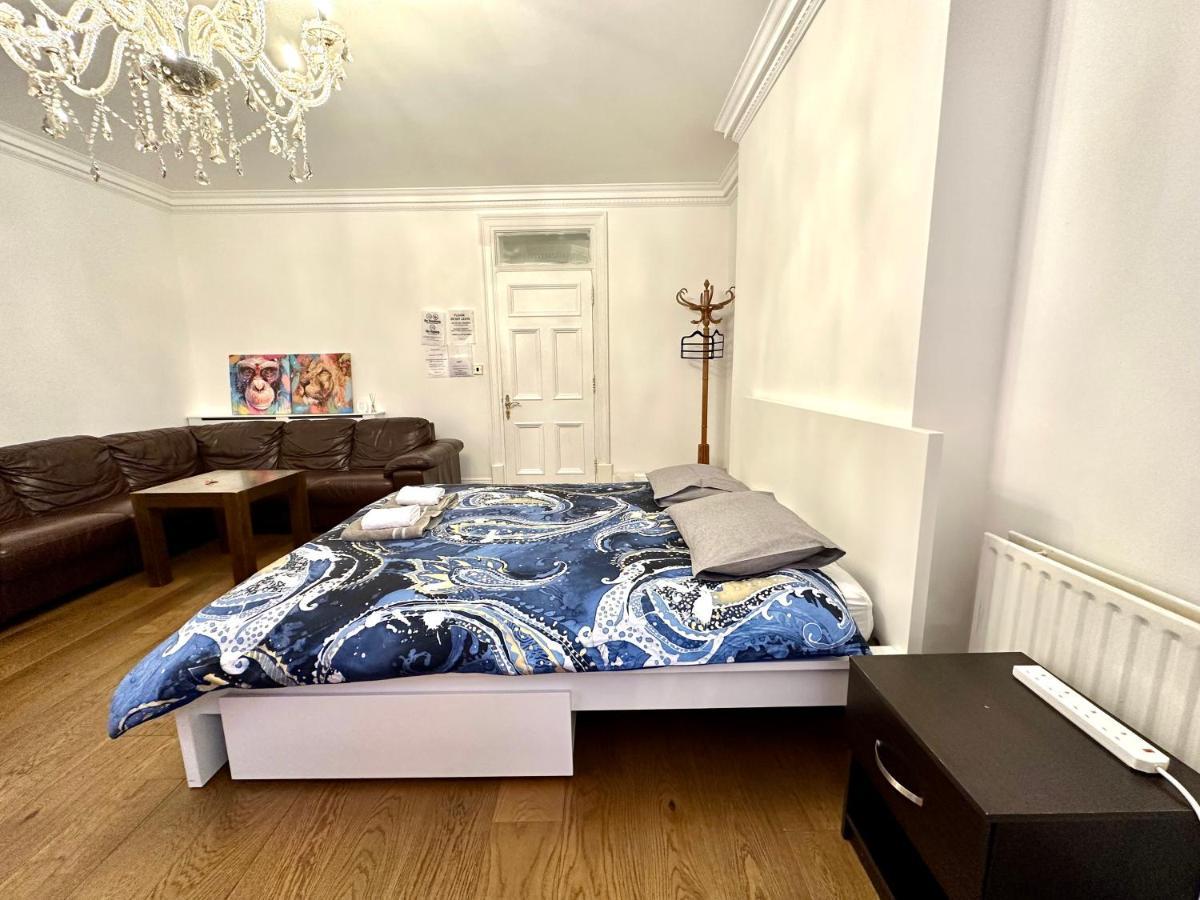Gazde/Camere de închiriat 1 Step To Station! Double In Marylebone&paddington, , #room Name Is Tokyo# Londra